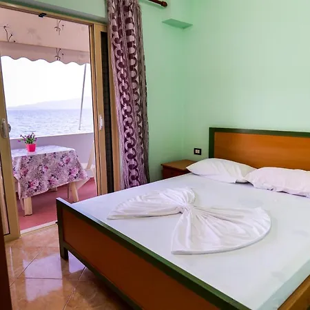 Rei * Sarandë